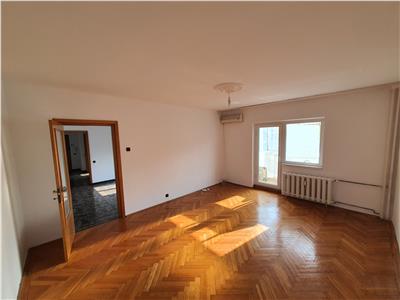 Apartament 4 camere de vanzare zona Calea Vitan